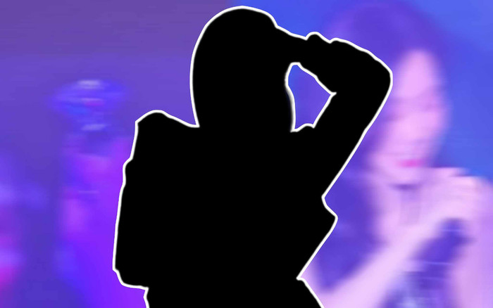 Nữ ca sĩ bất ngờ được 'cầu hôn' trên sân khấu khiến khán giả vỡ òa Ảnh 2