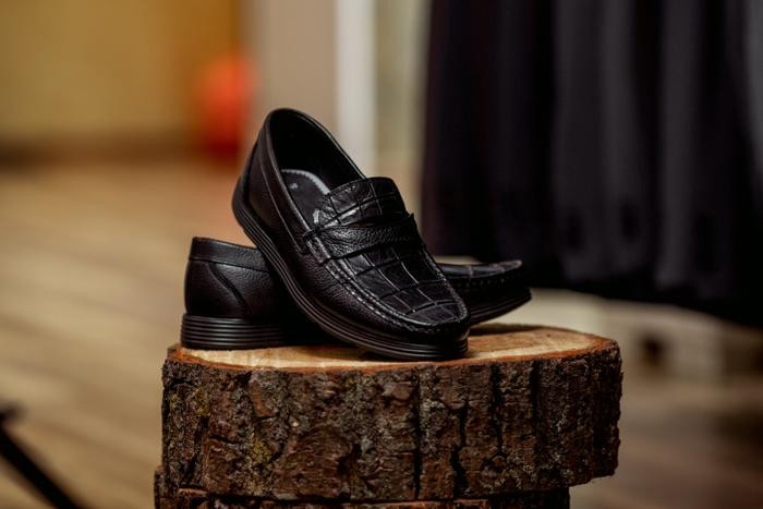  Kể về Loafer: Mẫu giày da kinh điển biểu tượng của phong cách preppy Ảnh 1