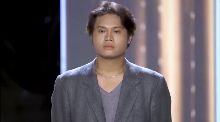 Tiết mục 'Đau để trưởng thành' của Quốc Vương trong vòng Nhà hát  Vietnam Idol 2023 đã chạm đến trái tim nhiều khán giả