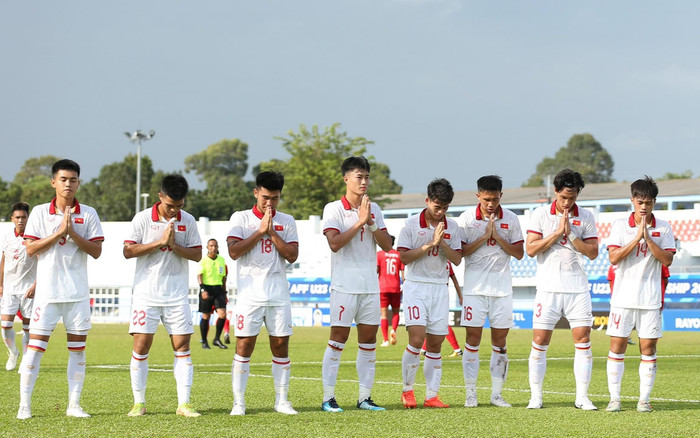 U23 Việt Nam thắng đậm Lào, tưởng nhớ 3 thành viên vắn số của HAGL Ảnh 2