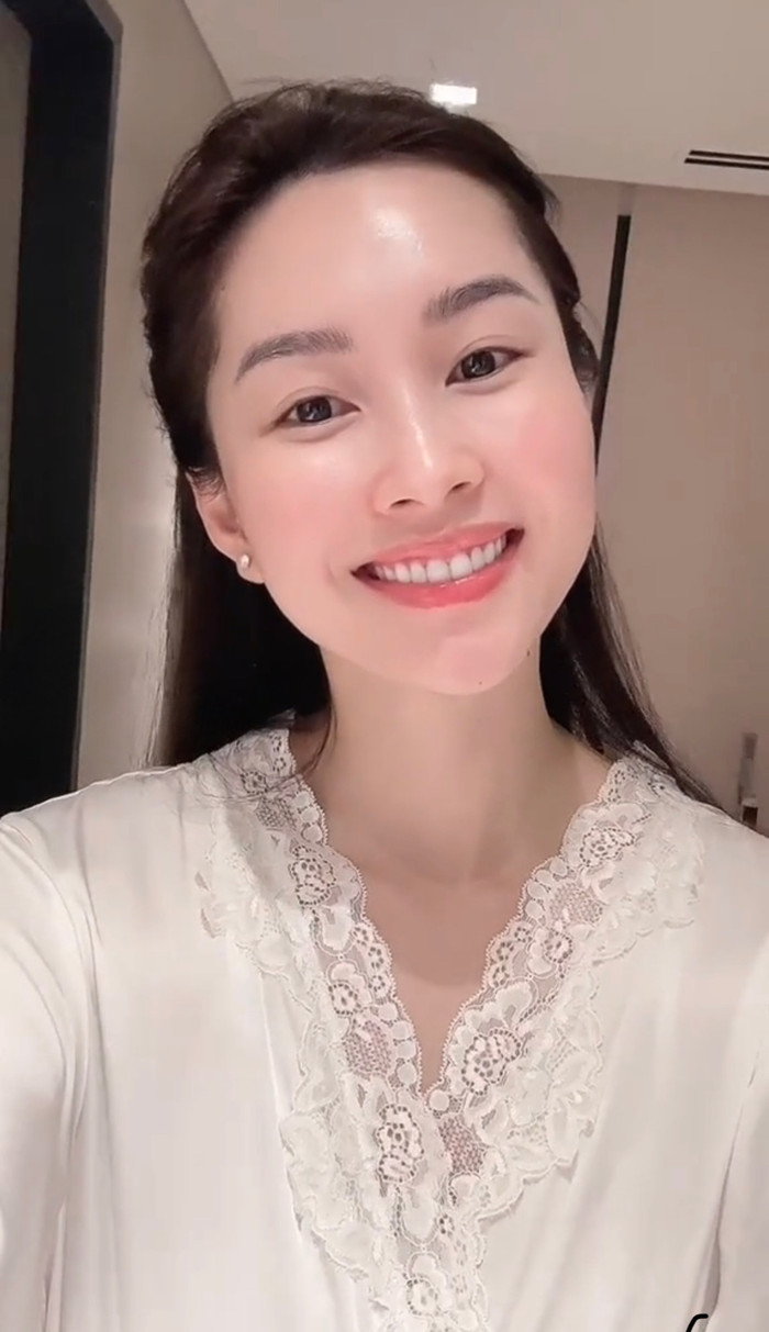 Trong quá khứ, Đặng Thu Thảo từng chia sẻ rằng cô luôn chăm sóc bản thân một cách khoa học như ăn uống đủ chất, dưỡng da đầy đủ mới có được ngoại hình trẻ trung như hiện tại. 