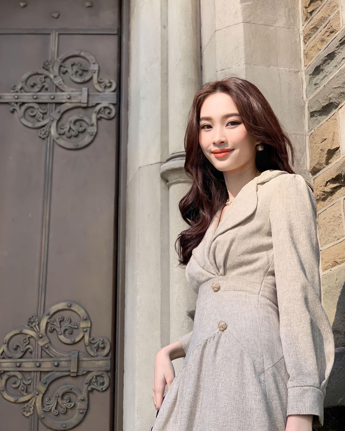 Khi trở thành 'dâu hào môn', Hoa hậu Việt Nam 2012 ưu tiên phong cách ăn mặc đơn giản, không phô trương đồ hiệu. 