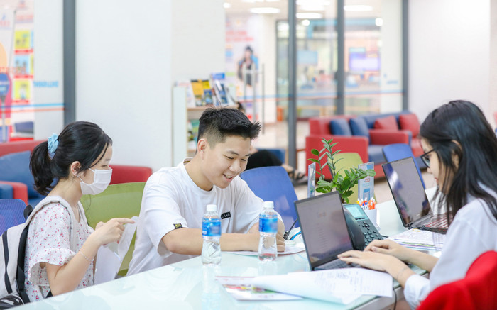 Trường đại học đầu tiên tại TP.HCM công bố điểm chuẩn năm 2023 Ảnh 2