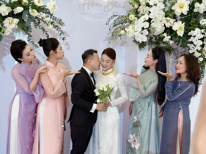 Sau nhiều 'sóng gió', Phương Oanh - Shark Bình đã đi đến cái kết viên mãn. (Ảnh: FBNV)