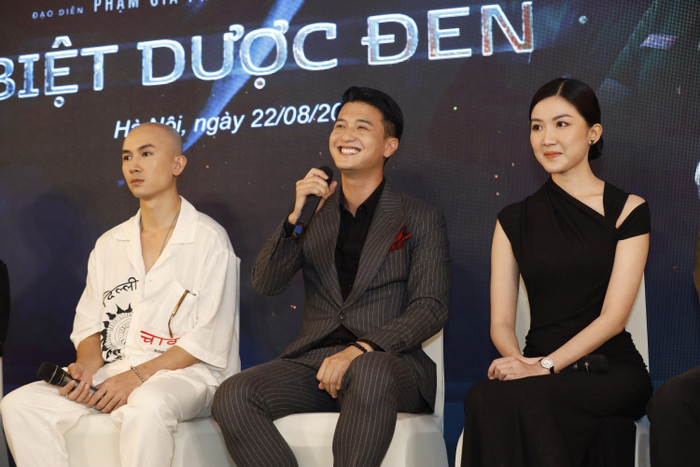 Sự xuất hiện của Huỳnh Anh nhanh chóng chiếm spotlight.