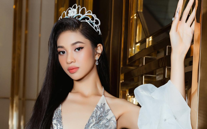 Á hậu Minh Kiên 'cầu cứu' một người ngay tại sự kiện, lý do là gì? Ảnh 2