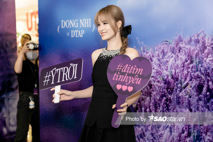 Đông Nhi khoe nhan sắc mặn mà, tình tứ cùng Noo Phước Thịnh tại họp báo Ảnh 1