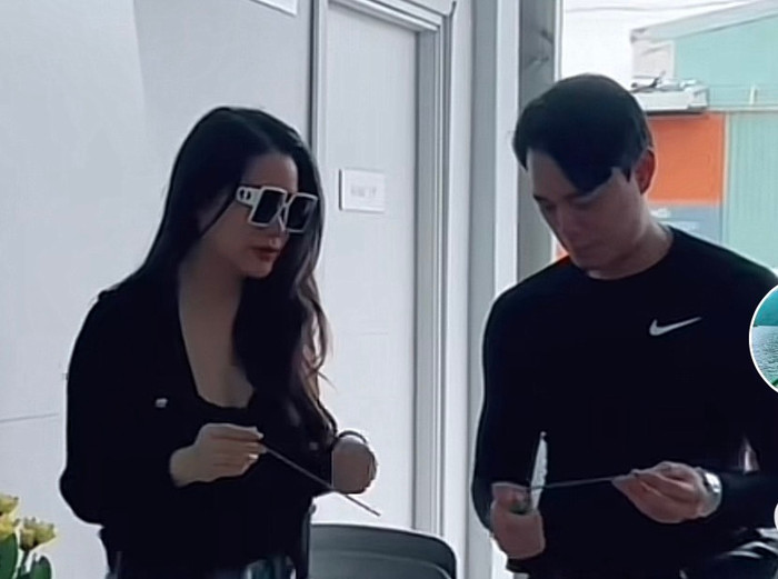 Trương Ngọc Ánh được tình trẻ hỗ trợ tỉ mỉ, chu đáo sau hậu trường Miss Earth Việt Nam 2023. 