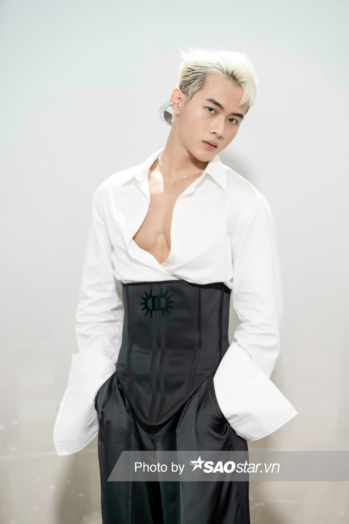 Người mẫu Hóa Trần.