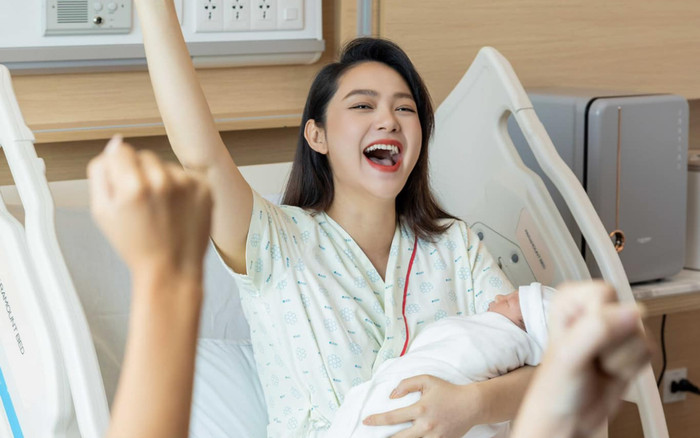 Minh Hằng hạ sinh quý tử đầu lòng Ảnh 2