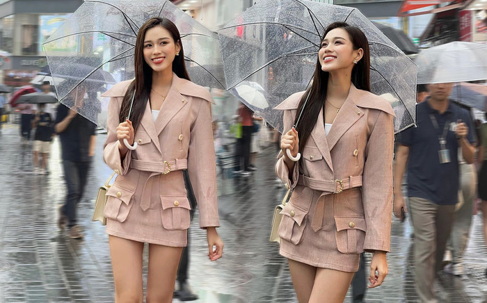 Đỗ Thị Hà diện váy ngắn khoe chân dài 1m11 trên đường phố Hàn Quốc Ảnh 2