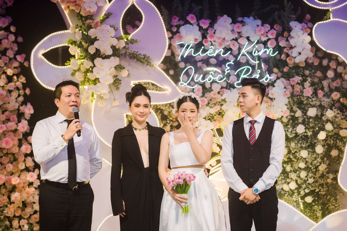 Đoàn Di Băng từng khiến dân tình trầm trồ khi đứng ra lo liệu đám cưới cho bảo mẫu của gia đình