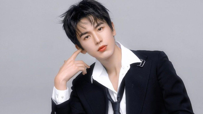 Tương tự 'tình tin đồn' Bạch Lộc, người hâm mộ của Lăng Hách cũng lên tiếng phủ nhận tin đồn hẹn hò. (Ảnh tổng hợp)