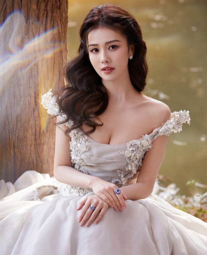 Người hâm mộ của Bạch Lộc đã nhanh chóng phủ nhận tin đồn hẹn hò của thần tượng. (Ảnh tổng hợp)