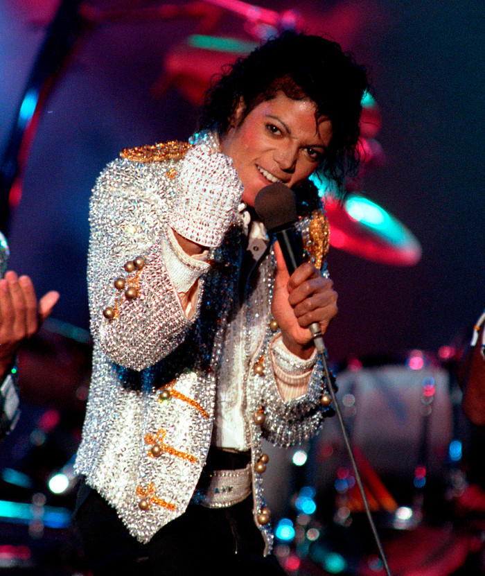 Decode 10 mysteries about Michael Jackson's performance costumes Photo 9