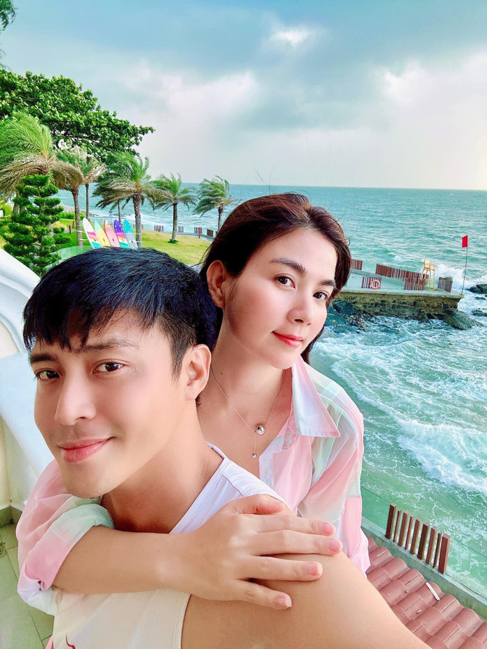 Kha Ly và Thanh Duy thoải mái thể hiện hành động tình tứ, thân mật với đối phương