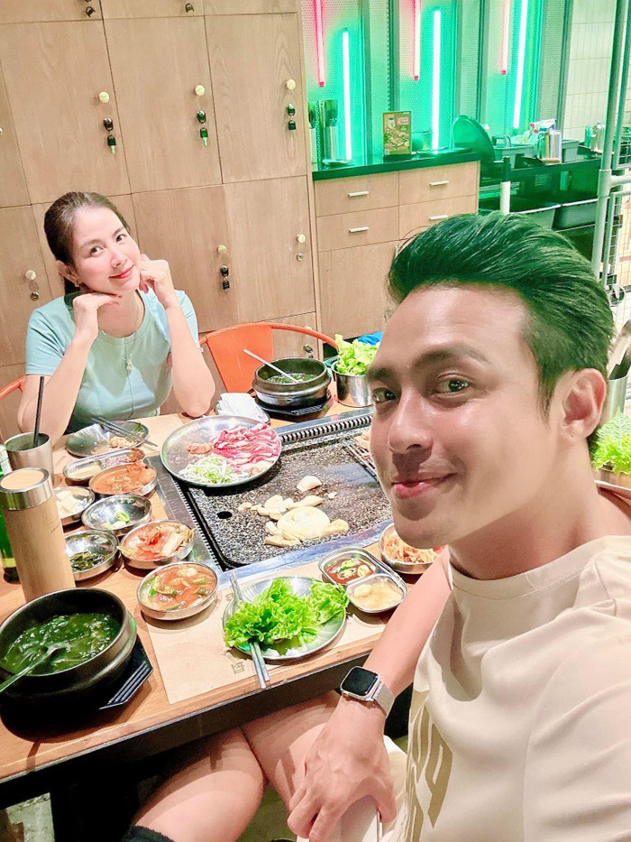 Ở trong công việc lẫn cuộc sống đời thường, Kha Ly và Thanh Duy đều như 'hình với bóng'