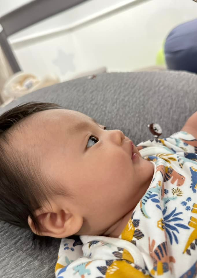 Vẻ ngoài bụ bẫm, điển trai được thừa hưởng từ bố mẹ của quý tử Sutin nhà Cường Đô La - Đàm Thu Trang. 