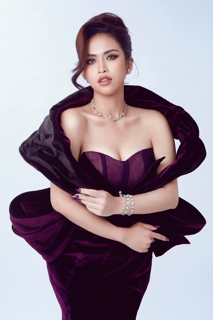 Dù mang nét đẹp Á Đông, tuy nhiên Thanh Diễm lại hợp với phong các trang điểm theo tone Tây đến lạ.