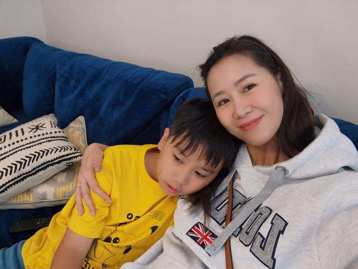 Sau khi kết hôn vào năm 2010 và sinh con trai đầu lòng, nàng hậu hạn chế xuất hiện vì muốn chăm lo cho tổ ấm, đồng thời phụ giúp ông xã phát triển kinh doanh.