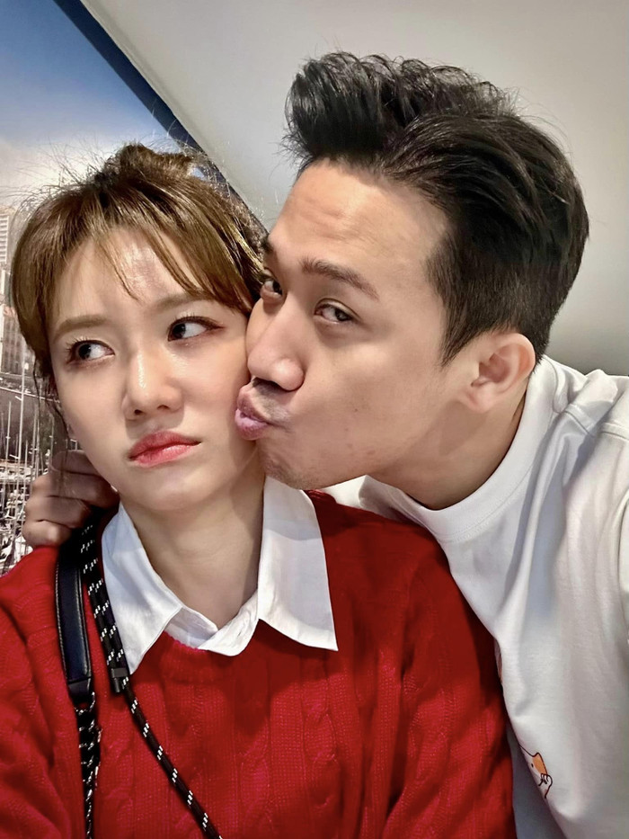 Để có được cái kết tình yêu đẹp như ngày hôm nay cả hai đã cùng nắm tay nhau vượt qua nhiều bão giông.