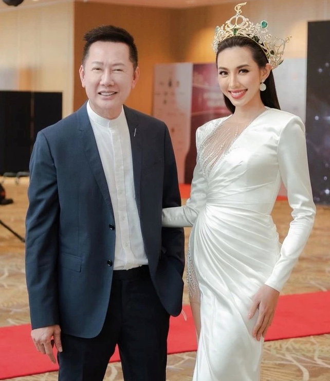 Những hình ảnh thuở còn thân thiết của Hoa hậu Thuỳ Tiên và ông Nawat. 