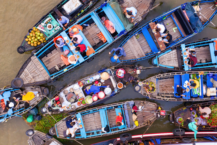 Chợ nổi Cái Răng là một trong những điểm đến yêu thích của khách du lịch.