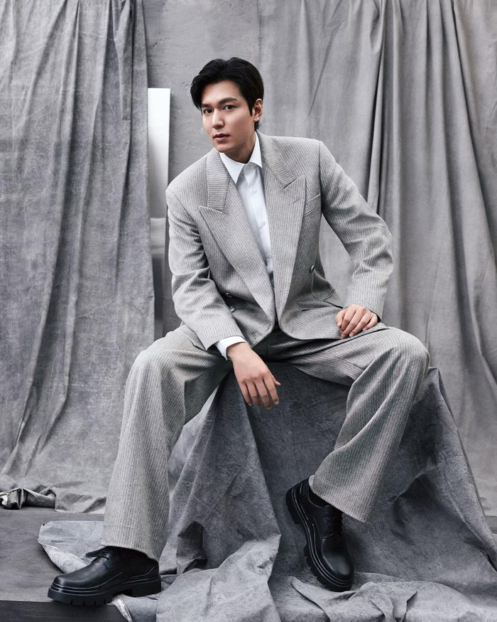  Cận cảnh vẻ ngoài tuổi U40 của Lee Min Ho, photoshop có quá tay không? Ảnh 1