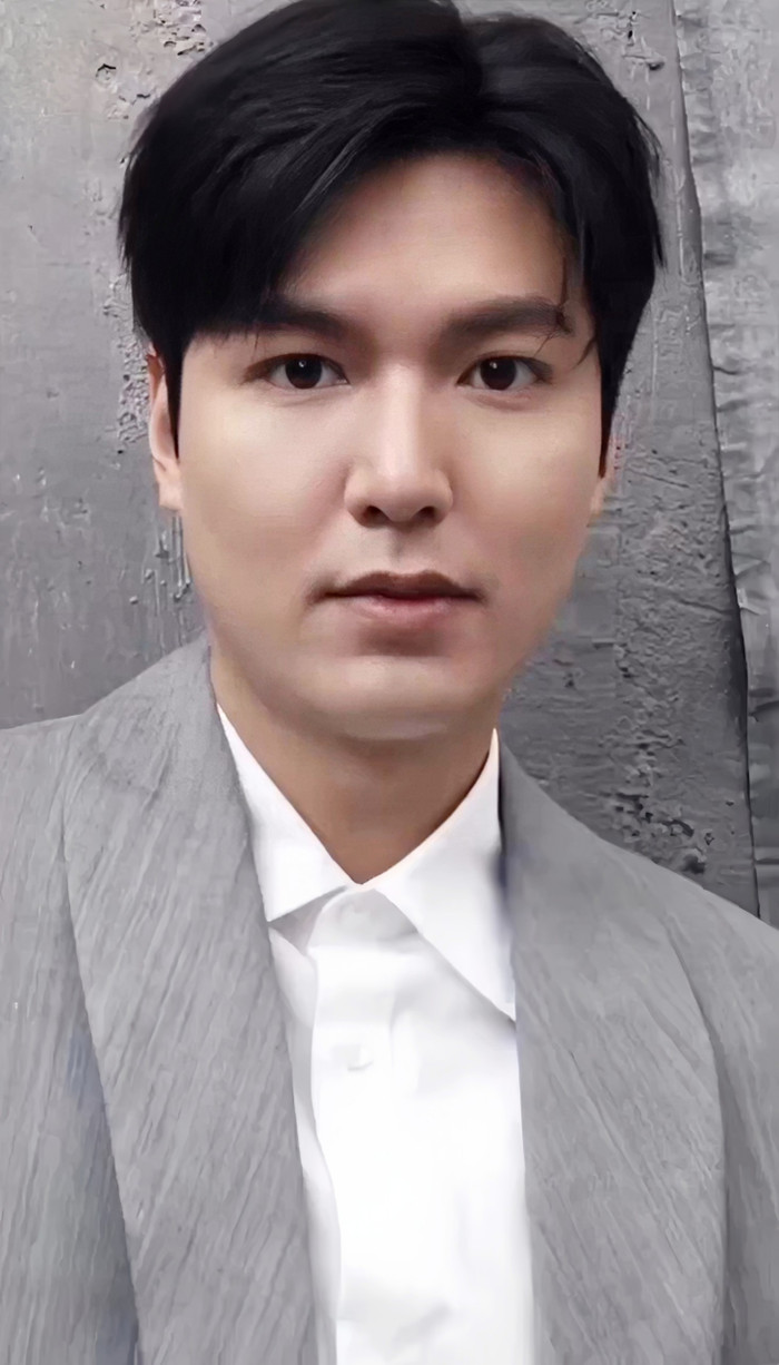  Cận cảnh vẻ ngoài tuổi U40 của Lee Min Ho, photoshop có quá tay không? Ảnh 5