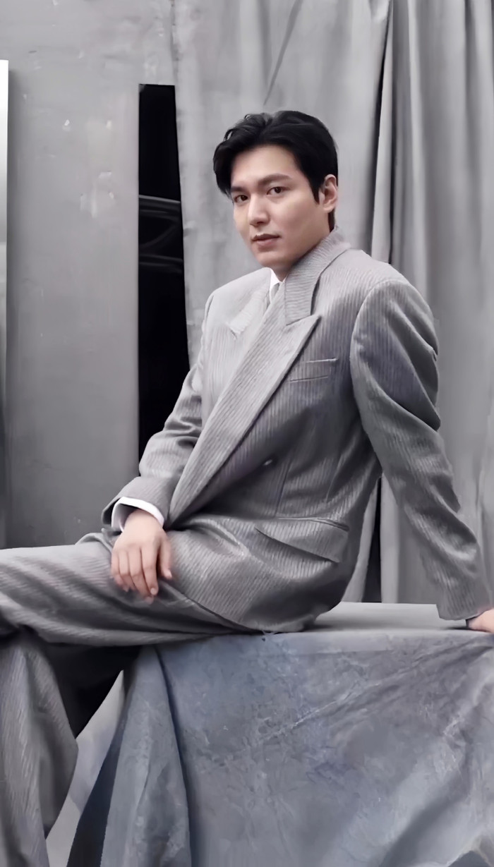  Cận cảnh vẻ ngoài tuổi U40 của Lee Min Ho, photoshop có quá tay không? Ảnh 3