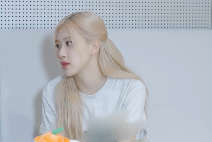  Jisoo tiết lộ tính cách thật của bản thân, lần đầu thú nhận điều này với Rosé Ảnh 2