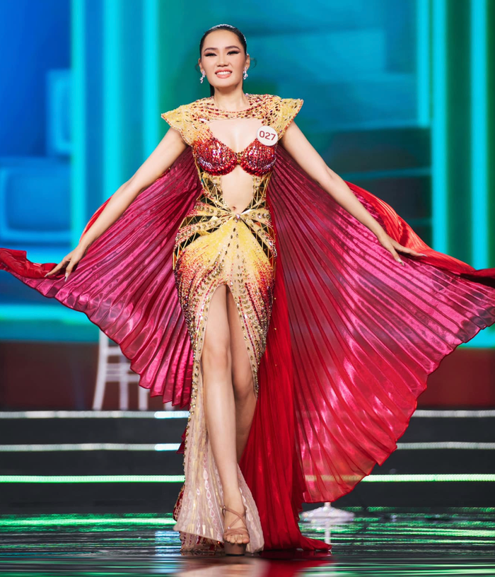 Trần Thị Tú Quyên sinh năm 1999, cao 1m73.&nbsp;