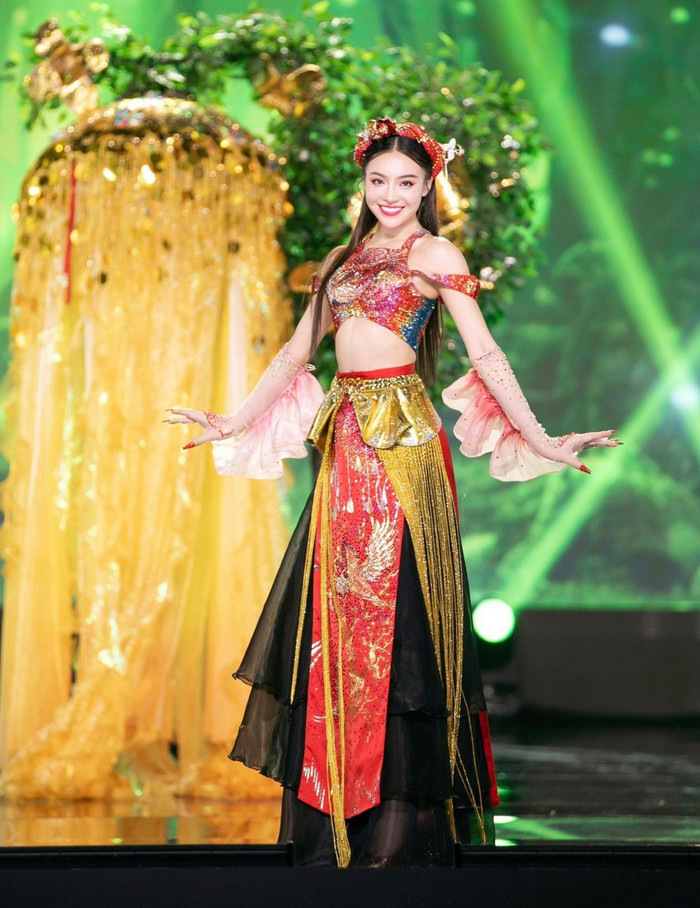  Thiên Ân diện bikinj khoe eo thon bên thí sinh Miss Grand VN 2023 Ảnh 8