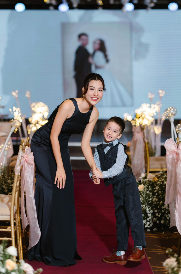 MC Hoàng Oanh và con trai - bé Max.