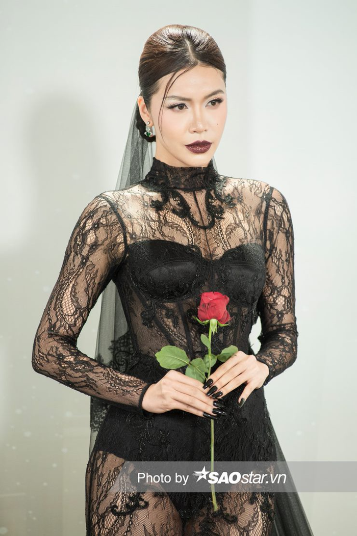 Siêu mẫu Minh Tú.