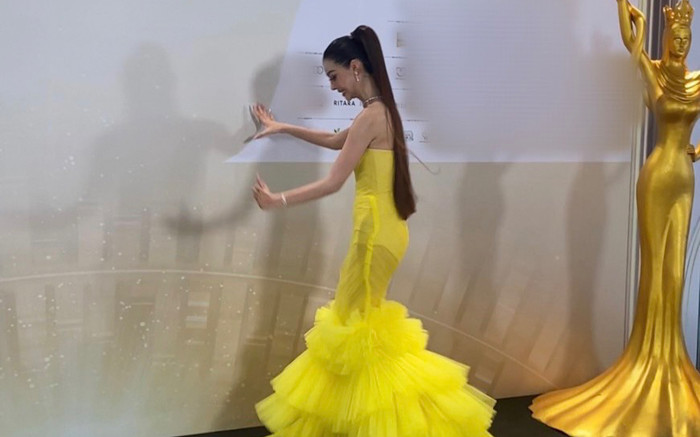 Á hậu Kiều Loan vấp ngã trên thảm đỏ Miss Grand Vietnam 2023 Ảnh 2