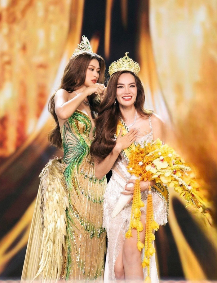 Màn đăng quang của Hoàng Phương gây xúc động.