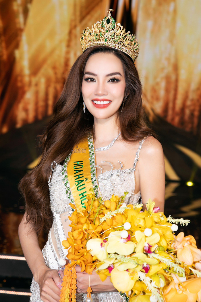Chung cuộc, cô đăng quang Hoa hậu Hòa bình Việt Nam 2023 trong sự ủng hộ nhiệt tình của đông đảo người hâm mộ.