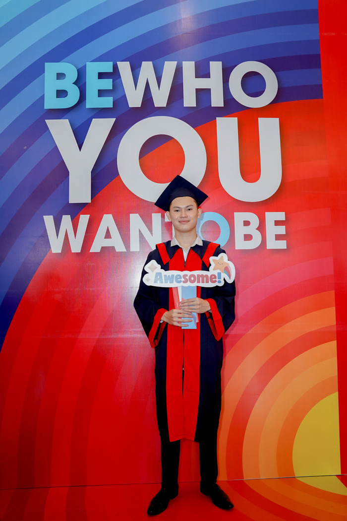 Không chỉ tốt nghiệp loại gỏi, Vilayphon Phetmany còn gặt hái hàng loạt thành tích đáng nể trong thời gian theo học ở giảng đường đại học