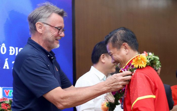 Sự khác biệt so với HLV Troussier giúp HLV Hoàng Anh Tuấn giành chức vô địch Ảnh 2