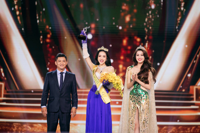 Lê Thị Hồng Hạnh (giữa) xuất sắc cán đích ở vị trí Á hậu 3 Miss Grand Vietnam 2023. 