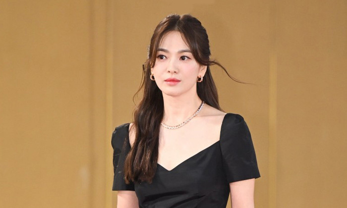  Song Hye Kyo được khen trẻ đẹp 'ăn đứt' mỹ nhân kém 15 tuổi khi chung khung hình Ảnh 1