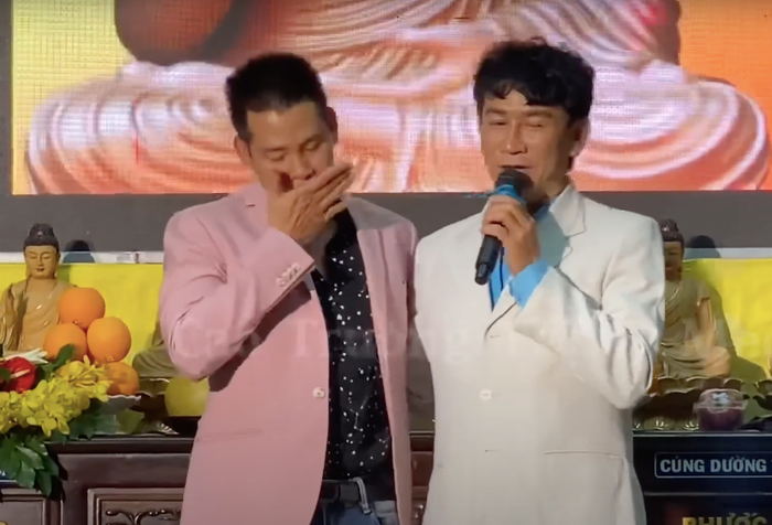 Nam ca sĩ xúc động khi nhắc về bạn gái cũ. Ảnh: YouTube Cao Trường Thịnh Offical - Media.