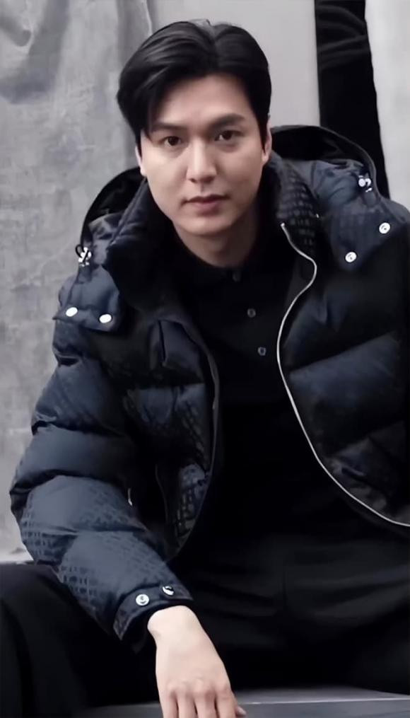 Trước đó, Lee Min Ho cũng xuất hiện với gương mặt bầu bĩnh hơn trước. (Ảnh tổng hợp)