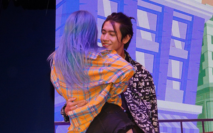 Quang Đăng làm điều ngọt ngào cho bạn gái ngoại quốc trước đám đông Ảnh 2