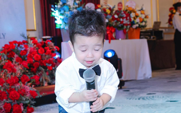 Quý tử nhà Bằng Kiều diễn cực 'cháy' trên sân khấu, truyền nhân tương lai của bố Ảnh 2