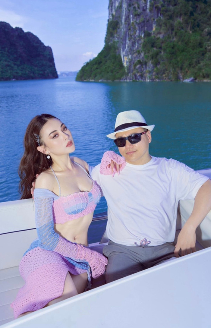  Shark Bình bị netizen soi 'bàn tay hư' khi đứng cạnh Phương Oanh Ảnh 4