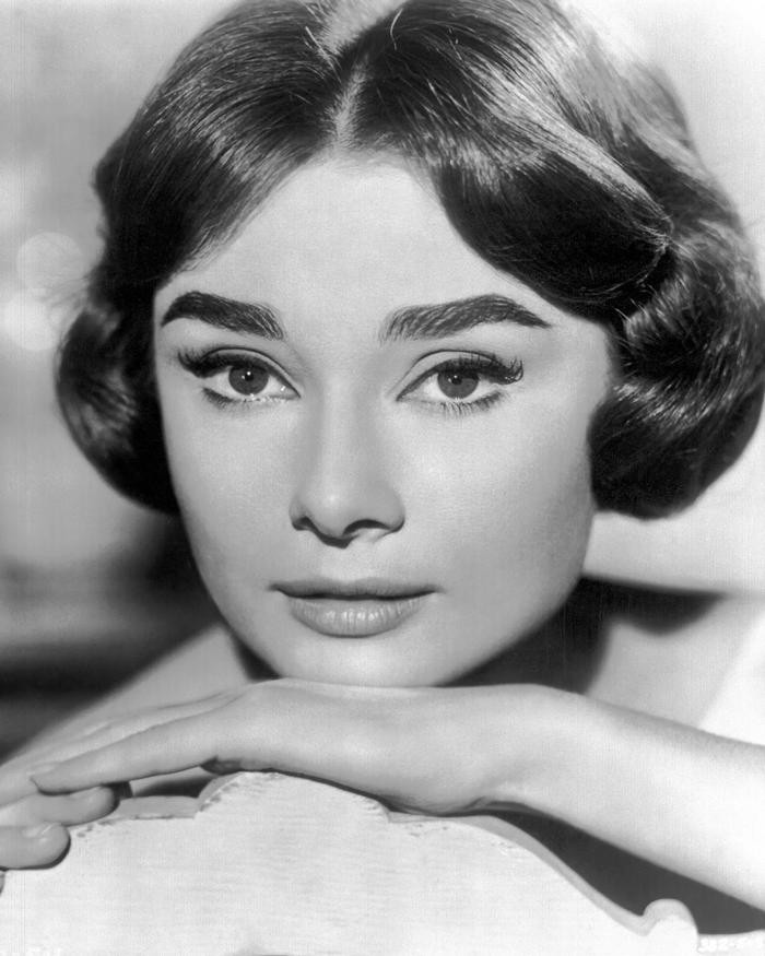 Mở khóa bí quyết làm đẹp của huyền thoại nhan sắc Audrey Hepburn Ảnh 1