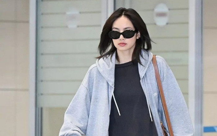 Lisa (Blackpink) đeo kính cực ngầu, lộ diện hậu tin đồn hẹn hò với con trai tỷ phú Ảnh 2