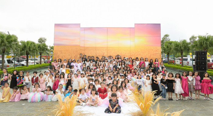 Không chỉ đơn thuần là một show diễn thời trang cho các 'thiên thần nhí', đây còn là một sân chơi bổ ích, lành mạnh và sáng tạo, giúp các con lưu giữ trọn vẹn giá trị tuổi thơ